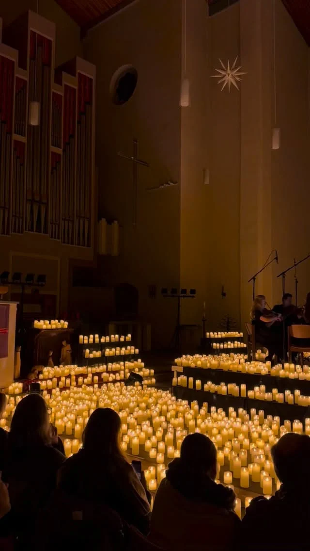 Kennt ihr die @candlelight.concerts von Fever? 

Die Kombination aus einer eindrucksvollen Location, Kerzenlicht und Live-Musik schafft ein einzigartiges Erlebnis, das sofort unter die Haut geht.

So ein Konzertabend ist eine wundervolle Möglichkeit, Zeit mit der ganzen Familie zu verbringen. Wir sind uns sicher: Auch Kinder werden begeistert sein.

Bei Candlelight gibt es viele weitere Konzerte – von Filmmusik über Jazz bis hin zur Klassik. Die Programme und Venues wechseln regelmäßig und finden in vielen Städten statt.

Mit unserem Rabattcode „CDLDORMUNDMITKIND“ (ohne T) erhaltet ihr 10 % Rabatt (gültig bis 29.01.2026).

*Anzeige

#candlelightconcert