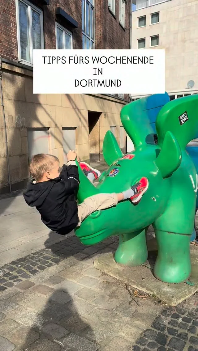 Der Frühling steht vor der Tür und auch an diesem Wochenende gibt es in Dortmund und Umgebung wieder viele schöne Veranstaltungen für Familien. Ob Flohmarkt, Lesung, Theater oder kreative Mitmachangebote, für Kinder und Eltern ist einiges dabei.

Freitag, 13.03

* 13:00 Uhr, Die drei ??? Biparcours, Stadtteilbibliothek Lütgendortmund
* 16:30 Uhr, Premierenlesung @papa.hirsch.liest, Thier Galerie
* Wir Tiere, ab 4 Jahren, @kjtdortmund 

Samstag, 14.03

* 10:00 bis 13:00 Uhr, Kinderflohmarkt, @lebenshilfedortmund 
* 11:00 bis 14:00 Uhr, Flohmarkt Waldorf Kita, Konrad Glocker Straße 20
* 11:00 bis 19:00 Uhr, Saisoneröffnung, @helpandhopestiftung 
* Bis 15.03, 11:00 bis 17:00 Uhr, Holzwickeder Frühling, @gemeindeholzwickede 
* Auch am Sonntag, 10:00 bis 12:00 Uhr, Kleider und Spielzeugbasar, Turnhalle der Weingartenschule am See, Weingartenstraße 49
* Maker Faire Ruhr 2026, @dasa_dortmund 

Sonntag, 15.03

* 11:00 bis 13:00 Uhr, Tauschtag im Quartier, @quartiershalle_imbuschviertel 
* 10:00 bis 13:00 Kinder Trödelmarkt in Benninghofen bei den „Klabauterkindern“, Overgünne 119, 44267 Dortmund. 
* 11:00 bis 15:00 Uhr, Kinder Kleider und Spielzeugmarkt,  @hof_mertin 
* 11:15 bis 12:15 Uhr, Mitmach Märchen Morgen, @kindermuseum_adlerturm 
* 13:00 bis 17:00 Uhr, Hof Kinder Trödelmarkt, @bauerbillmann 
* 15:30 Uhr, Catfish, @soundzz.domicil 
* 15:30 bis 18:30 Uhr, Kinderbetreuung während des Konzerts des City of Birmingham Symphony Orchestra, @communitymusic_khd 

🚨Hinweis: Bitte prüft alle Veranstaltungen direkt beim Anbieter – kurzfristige Änderungen sind möglich.

👉 Für mehr Tipps und Familieninspiration in Dortmund: @dortmundmitkind folgen!

#wochenendtipp
#dortmundmitkind
* #familienzeit 
* wochenendeindortmund