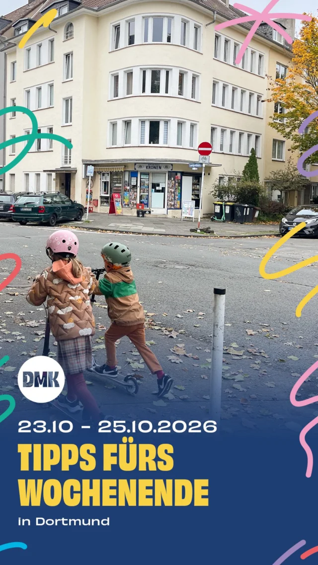 Die Herbstferien gehen weiter und langweilig wird es in Dortmund trotzdem nicht! Auch dieses Wochenende warten wieder tolle Angebote für Familien auf euch. Hier kommen unsere Tipps:

Freitag, 23.10.

* 9 bis 12 Uhr, Kürbisschnitzen auf dem Wochenmarkt, @gemeindeholzwickede 
* Sonderausstellung „Gute Nacht“, @dasa_dortmund 
* 15 Uhr, Stop-Motion-Workshop (mit Voranmeldung), Stadtteilbibliothek Hörde
* 15:30 Uhr, Nintendo-Switch-Nachmittag mit Mario-Kart-Turnier, Stadtteilbibliothek Huckarde

Samstag, 24.10.

* 11 Uhr, Müllsammelaktion an der Leopoldstraße, @bund.dortmund 
* Ab 14 Uhr, Herbstmarkt (auch am 25.10.), @pilina_beach 
* 15 Uhr, „Der Zauber der blauen Geige“, @sweetsixteenkino 
* Ab 11 Uhr, Mondos Atelier „Mein bunter Pilzgarten“, @mondo_mio_kindermuseum 
* 12 Uhr, Führung und Familienaktion mit dem Zoo Dortmund, @zechezollerndortmund 

Sonntag, 25.10.

* 10 bis 15 Uhr, Reithallen-Flohmarkt, @rv_dortmund_west_e.v 
* 14 bis 16 Uhr, „Swap it“ – Kleidertausch, @welthaus_dortmund 
* Ab 11 Uhr, Ausstellung „KONSUM – Alltagsdinge zwischen Nutzen, Sehnsucht und Überfluss“, @mkk_dortmund 
* 10 bis 18 Uhr, „Zollern in Aktion“ – Erlebnistag für die ganze Familie, @zechezollerndortmund 
* Ab 11 Uhr, Halloweenbasteln, @kindermuseum_adlerturm 
* Ab 11 Uhr, Familienflohmarkt, Galopprennbahn
* 15 Uhr, kinder.welten: „Die Tortenhexe“, @literaturhaus.dortmund 
* 15 Uhr, „Pfiffikus und das Zauber-Rätsel“, Ev. Kirchengemeinde Berghofen, Fasanenweg 22

🚨Hinweis: Bitte prüft alle Veranstaltungen direkt beim Anbieter – kurzfristige Änderungen sind möglich.

👉 Für mehr Tipps und Familieninspiration in Dortmund: @dortmundmitkind